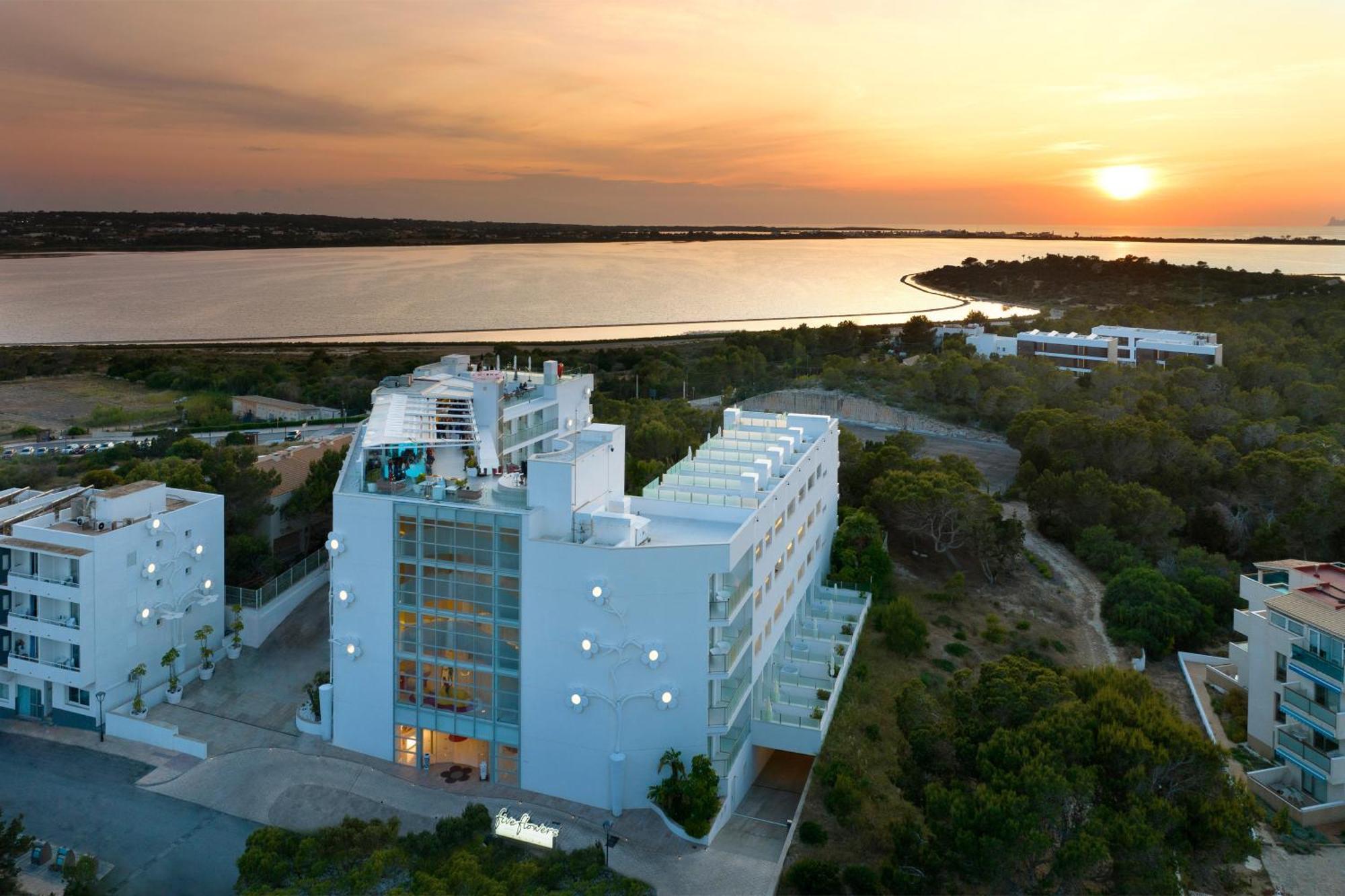 Five Flowers Hotel Formentera, Member Of Melia Collection Es Pujols Exterior foto
